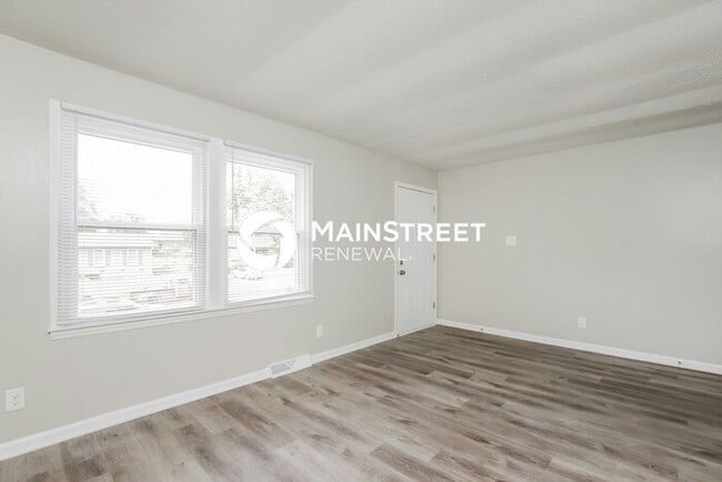 Building Photo - 3 Bedroom Pet-Friendly Home in GREENSBORO, NC with Main Street Renewal