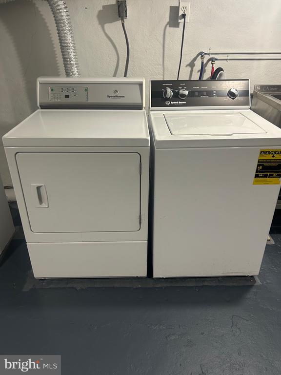 Building Photo - 2417 S Rosewood St