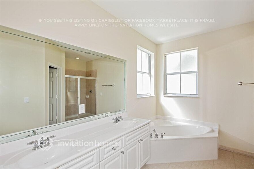 Building Photo - 16498 SW 85th Ln