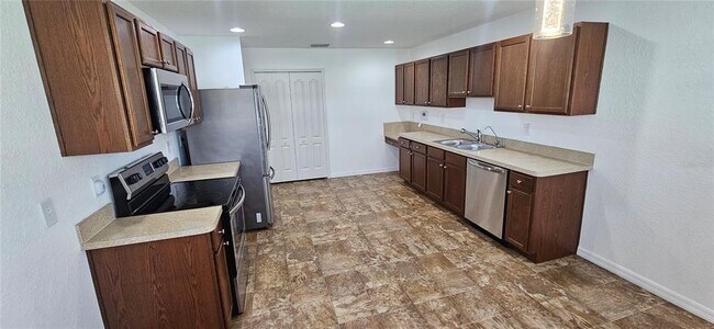 Building Photo - 240 Solis Dr