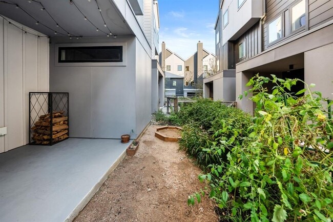 Building Photo - 5924 S Congress Ave