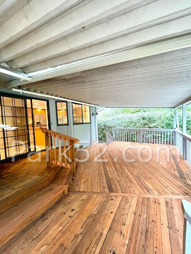 Building Photo - 9024-9024 Waverly Dr SW