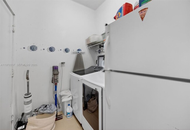 Building Photo - 14541 SW 16th St