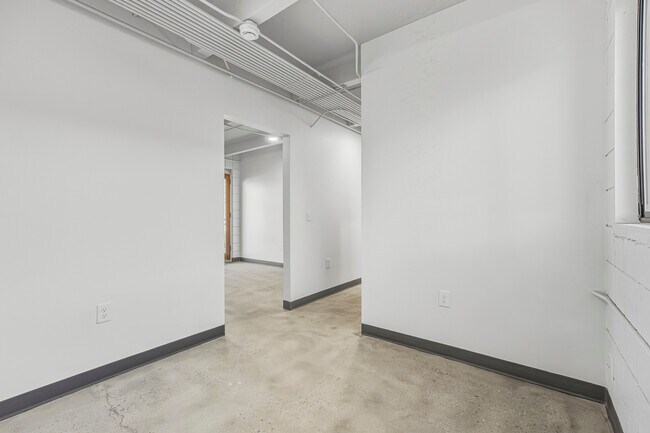 Building Photo - 415 S Weber St