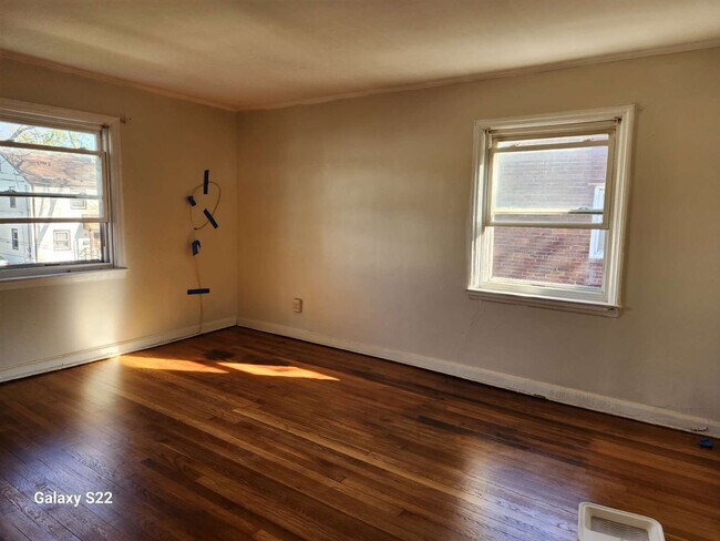 another bedroom - 15 Coolidge Ave