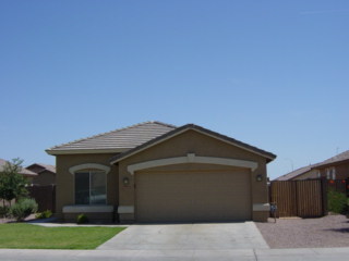 Building Photo - Near Basha High, 3 car tandem garage!