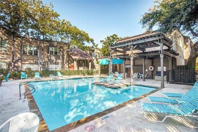 Building Photo - 10421 High Hollows Dr