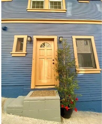 Front door. - 1334 Pennsylvania Ave