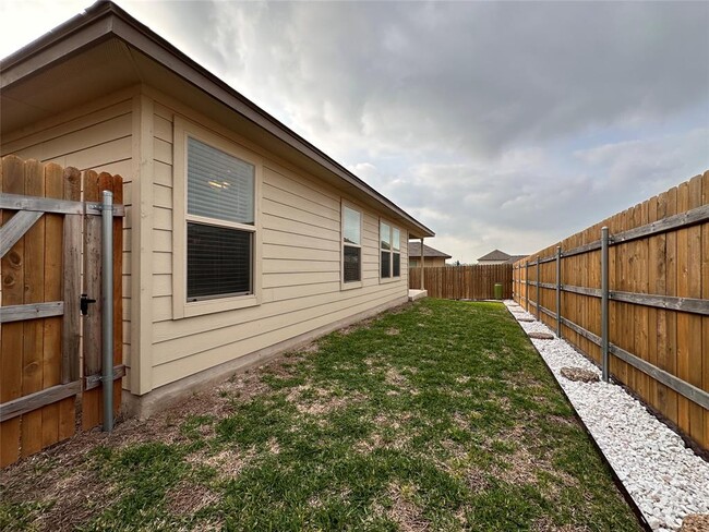 Building Photo - 216 Midas Ln