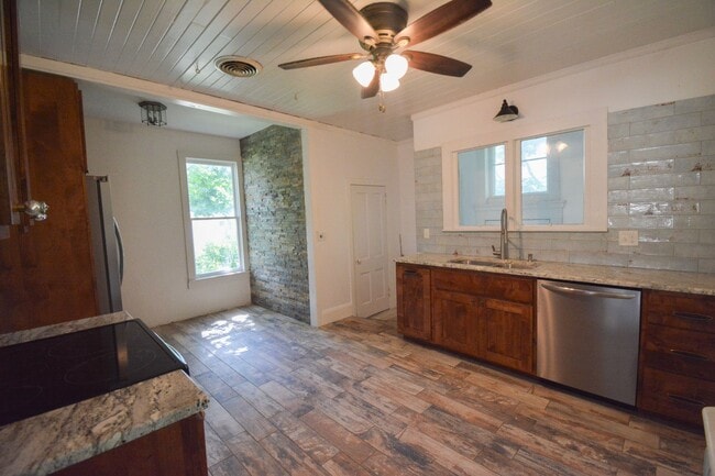 Building Photo - Incredible home in the heart of Historic SW!