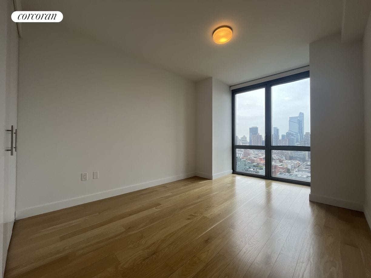 Building Photo - 606 W 57th St