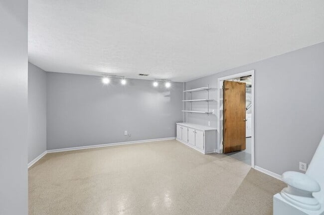 Building Photo - 1876 Northwest Blvd