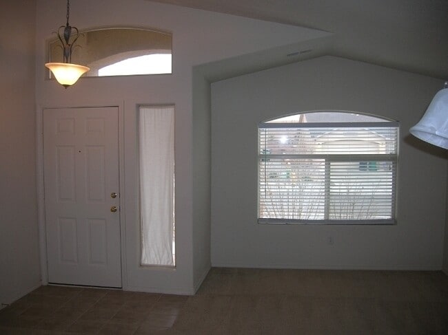Building Photo - Beautiful 4 Bedroom Home in Rio Rancho