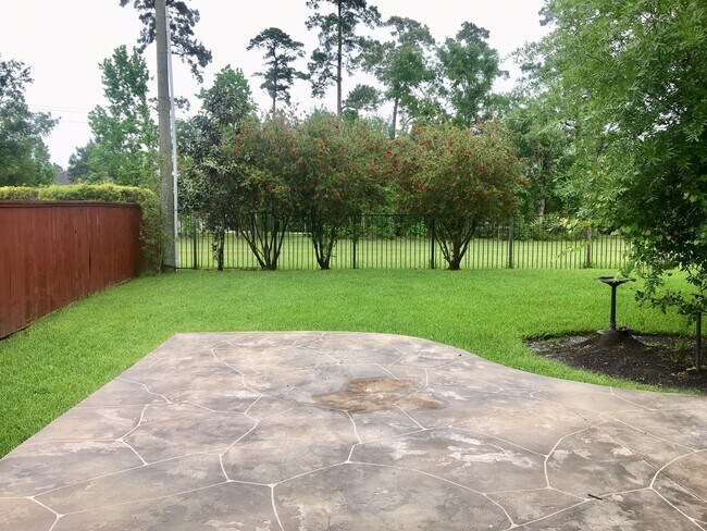 Building Photo - 5 Bedroom House in Gated Golf Course Commu...