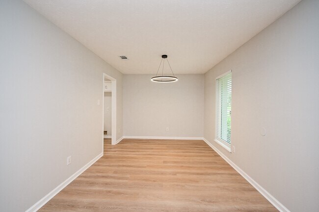 Building Photo - 2818 Green Fields Dr