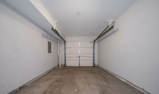 Building Photo - 77 Lyme St