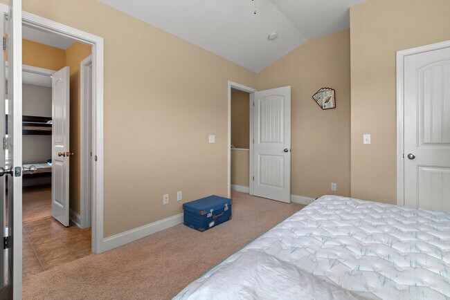 Building Photo - 209 Admiral Ct