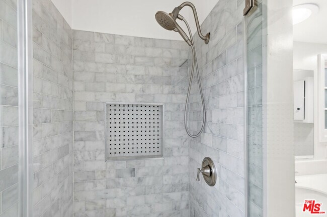 Building Photo - 10309 La Grange Ave