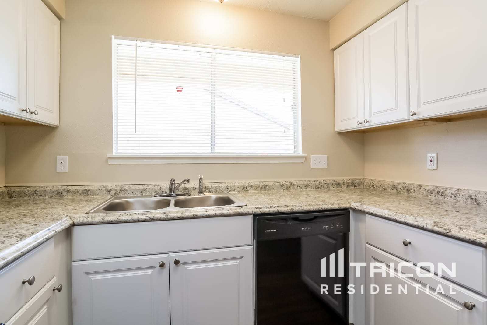 Building Photo - 13138 Crystal Cove Dr