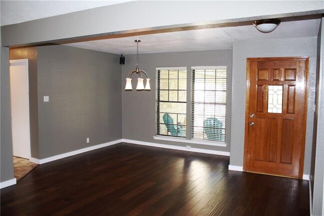 Building Photo - 309 Juniper Dr