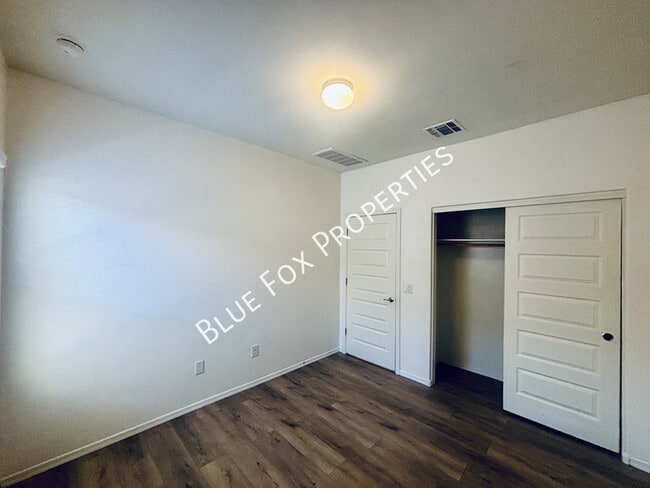 Building Photo - 10232 N Crooked Peak Trail