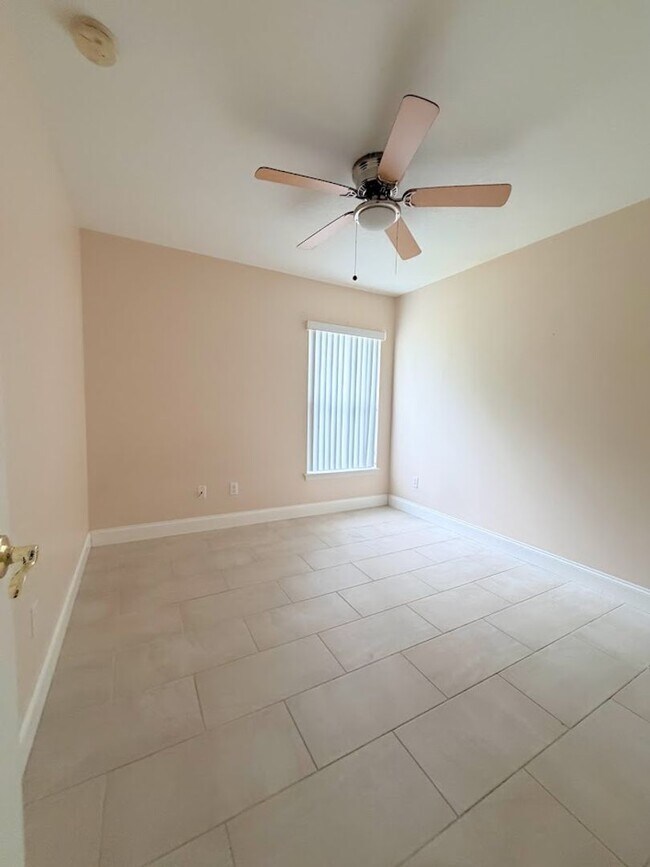 Building Photo - LOTS OF ROOM IN THIS CUTE 3/2 HOME IN CLERMONT!