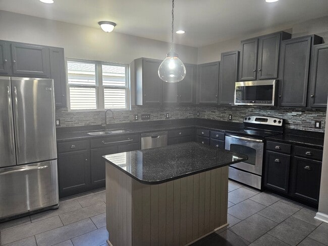 Building Photo - 3 Bedroom 2.5 bath unfurnished home in The Landing at Mill Creek - Sneads Ferry