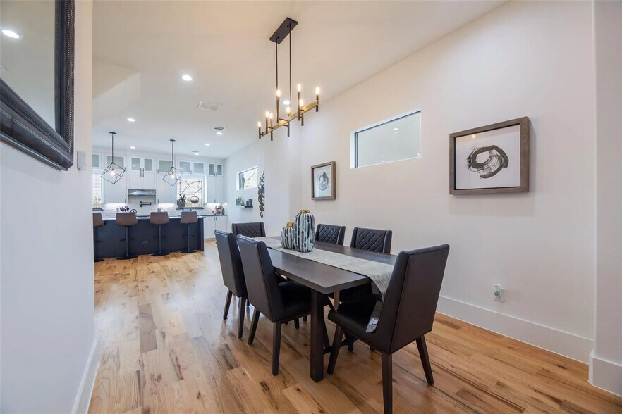 Building Photo - Room in Duplex on Avenue L