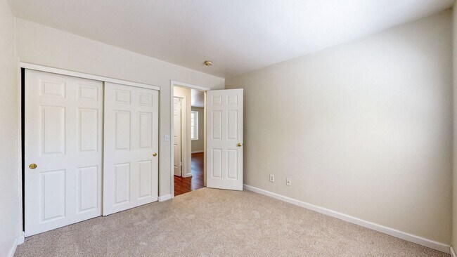 Building Photo - 1211 Hidden Creek Pl