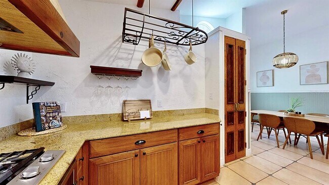 Building Photo - 11805 W Fisherman Ln