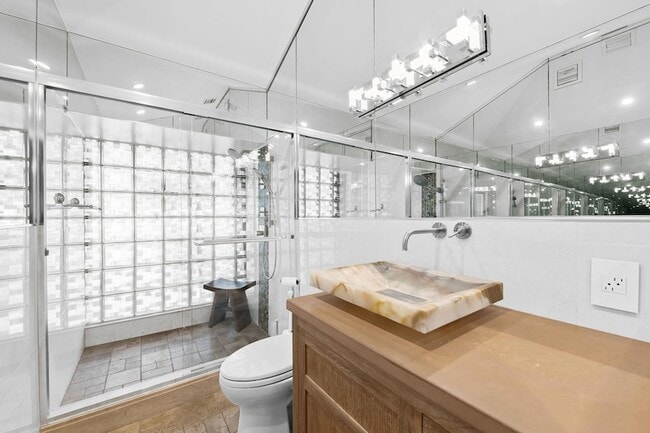 Building Photo - 2809 NE 25th St