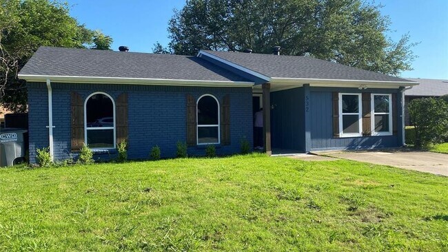 Building Photo - 519 Windsor Dr