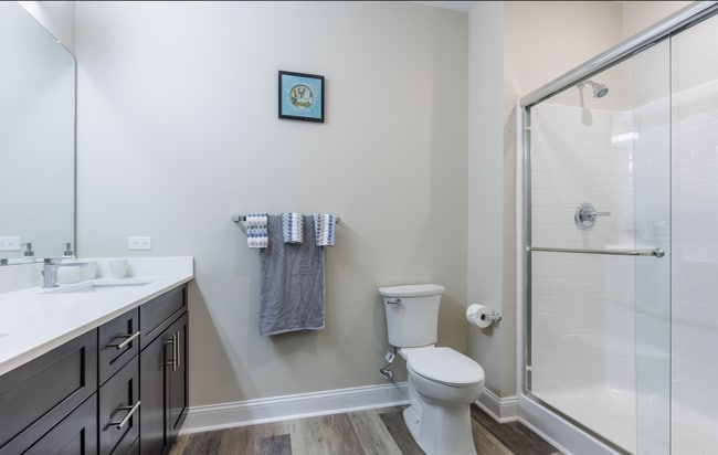 Building Photo - Luxury 1- & 2-Bedroom Apartments in Paramu...
