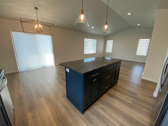 Building Photo - 3 bed, 2.5 bath South Fargo Home For Rent!