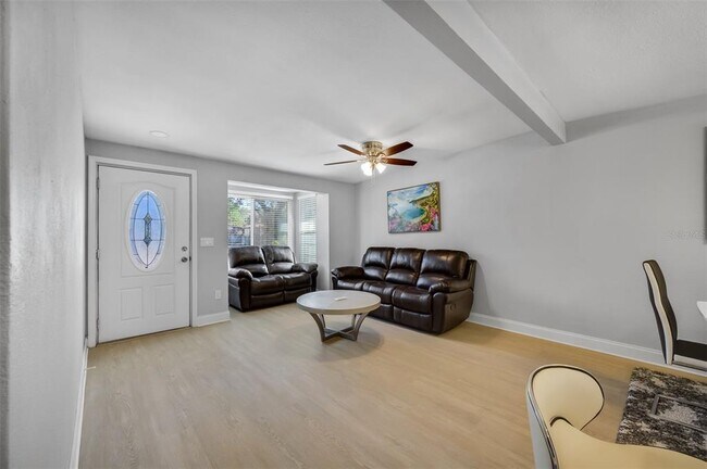 Building Photo - 1400 Poinciana Dr