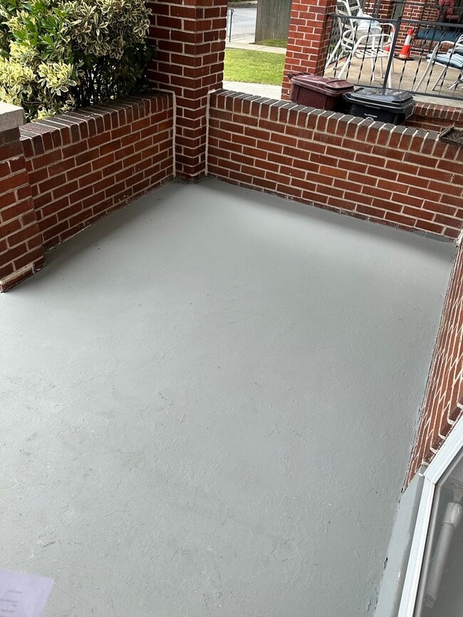 Building Photo - Updated 3 bedroom home in the City with re...