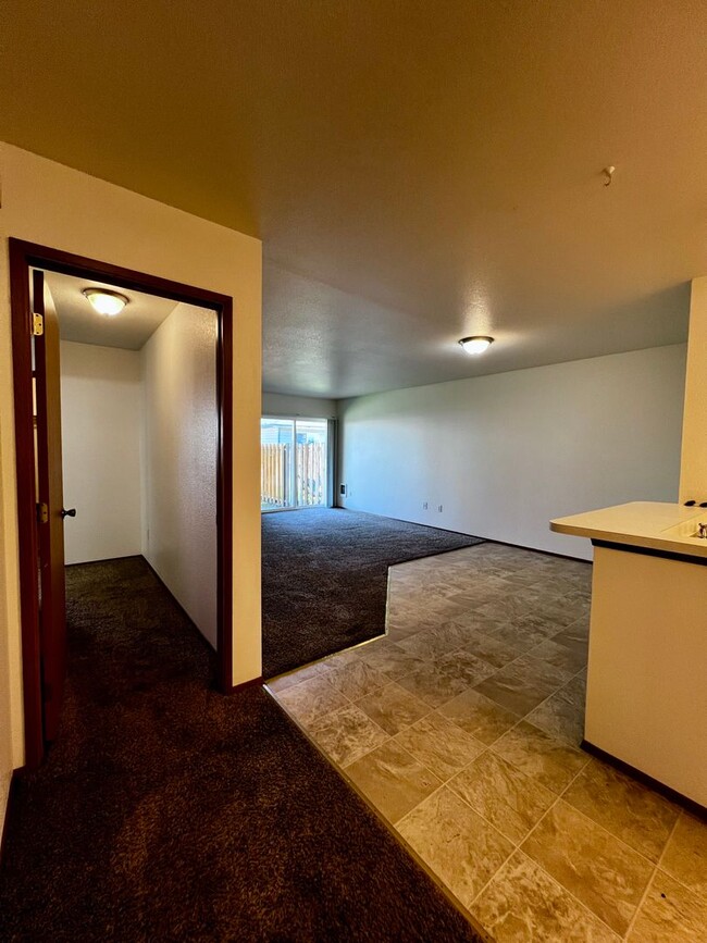 Building Photo - r205