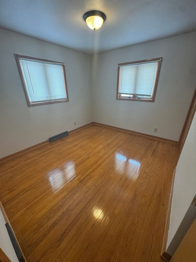 Building Photo - 934 S 28th St