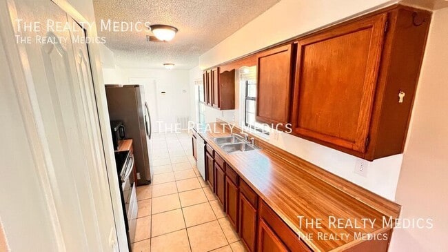 Building Photo - 6421 Undine Way