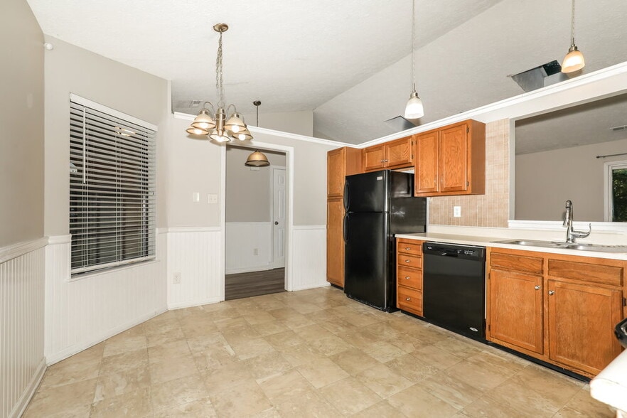 Building Photo - 6210 Carrie Cir