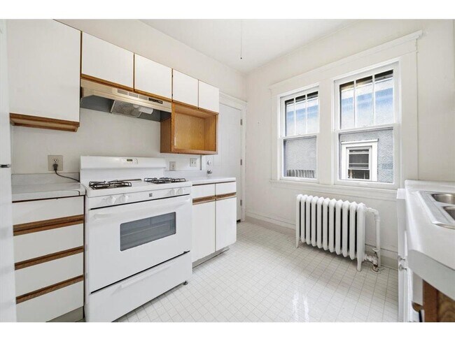 Building Photo - 3237 Lyndale Ave S