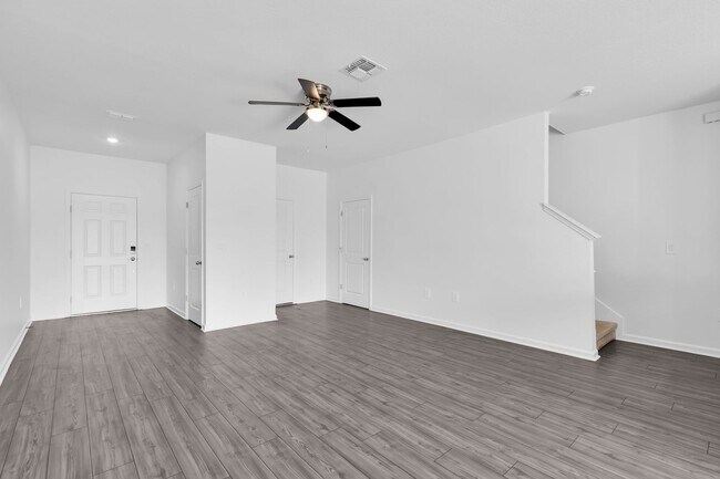 Building Photo - 4915 SW 81st Lp