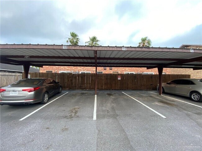 Building Photo - 10-25 1/2 N 25 1/2 St