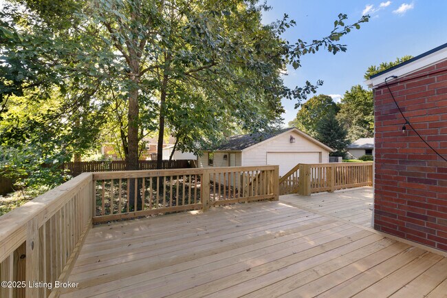 Building Photo - 810 Beechwood Rd