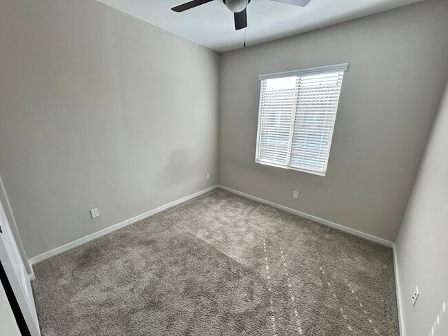 Building Photo - 3 Bed / 2.5 Bath Gilbert Townhome GATED Co...