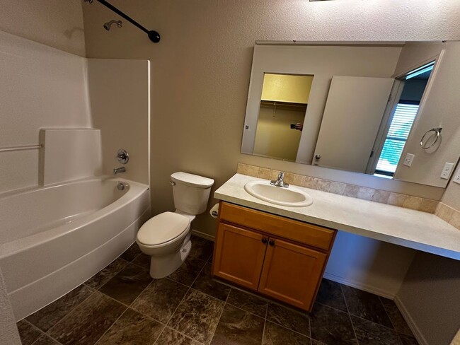 Building Photo - Ready for Move In - Cedar Creek Spacious L...