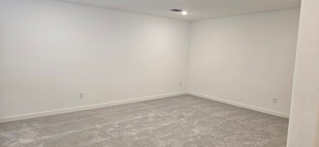 Building Photo - 1250 Okeechobee Dr