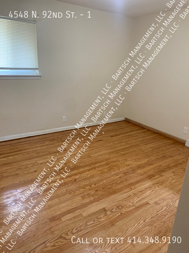 Building Photo - 4548-4562 N 92nd St