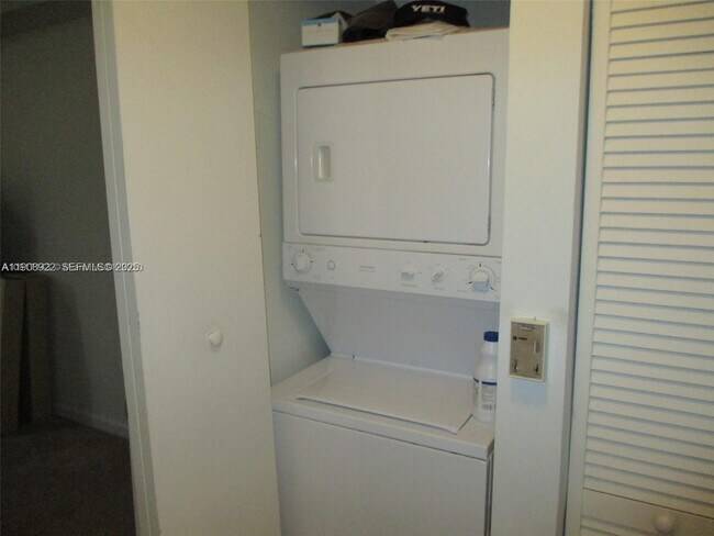 Building Photo - 2775 NE 187th St