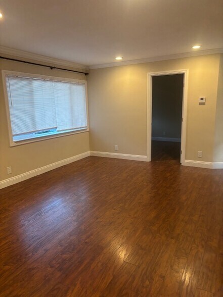 Living room - 3751 Mosswood Dr